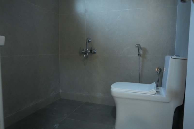Guest bathroom with hot-water shower fitting