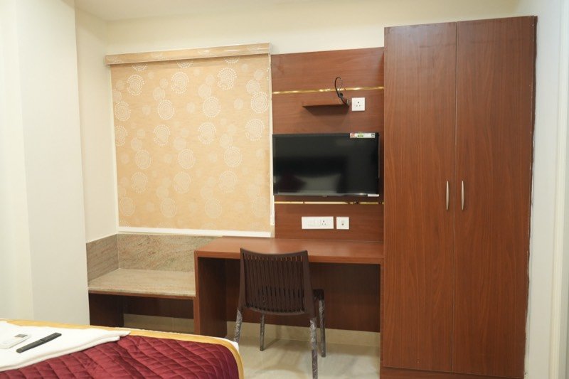 Wardrobe, desk and window seat in an Executive room