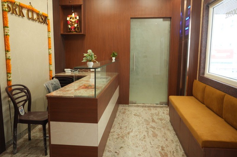 Reception desk and waiting area at SRK Clasic